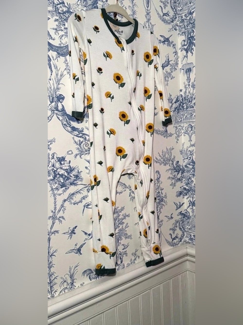 Kyte Baby Zippered Romper in Sunflower Footie Baby 2T like new